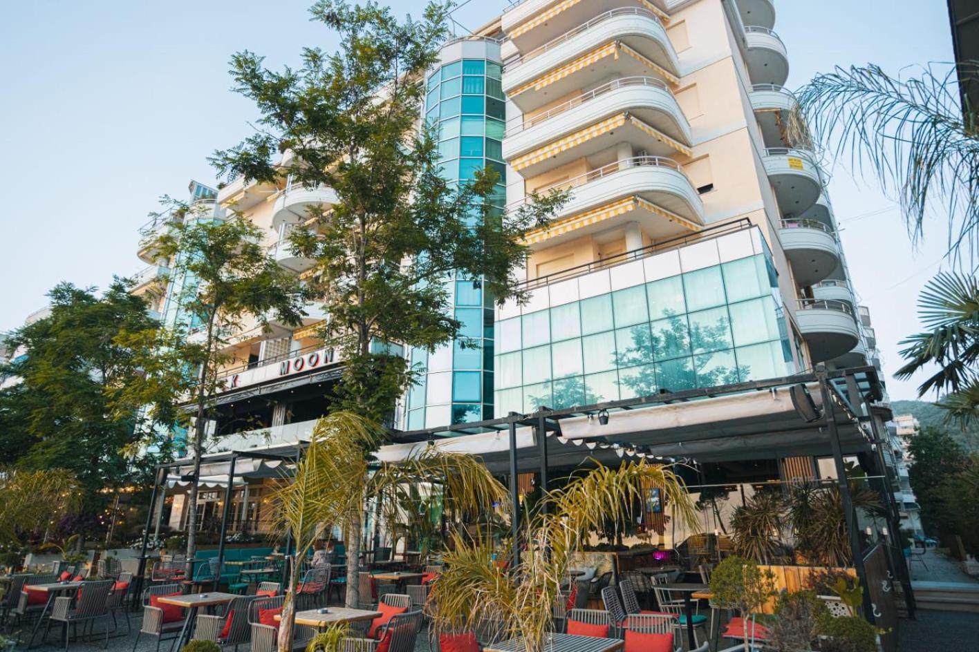 Flamingo1 Апартаменти
